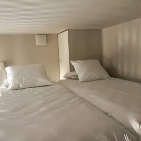 Au Cabinet Childeric * تورناي