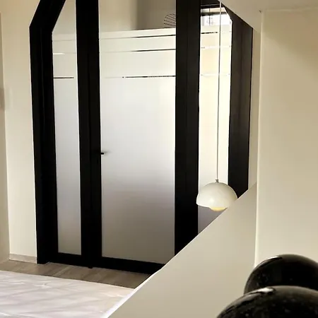 Au Cabinet Childeric * تورناي