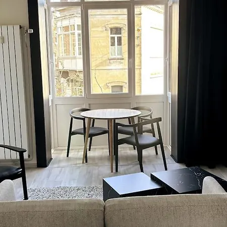 Au Cabinet Childeric Apartment