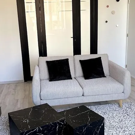 Au Cabinet Childeric * تورناي