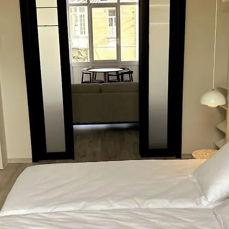 Au Cabinet Childeric Apartment